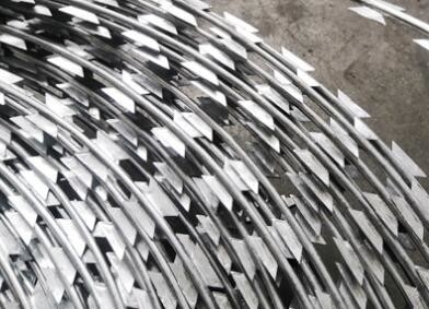 High Security BTO10 Razor Barbed Wire Stainless Steel Core And Galvanize Coated