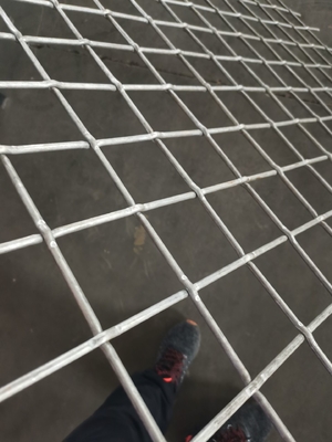 Construction 1/2" Opening Lock Crimped Wire Mesh 0.157" 0.138" 0.118" Wire