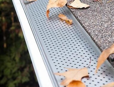 Snap In Gutter Guard Made Of Aluminum Mill Finish White Or Black Painted