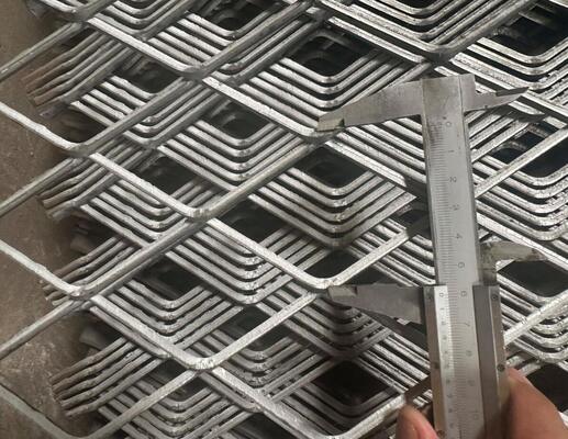 Металлическая сетка просечно-вытяжная ромбовидной формы, толщина 0,5-6,0 мм, плоская поверхность, для декора